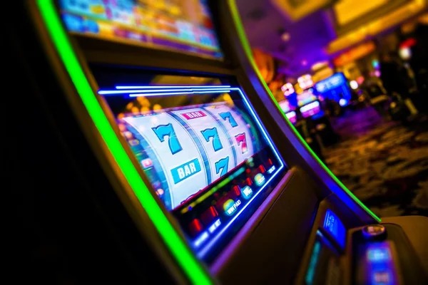 Free Bet Blackjack live table on keramat 77 showing dealer and player hands with free bet indicators
